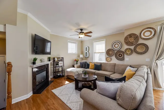 $3,300 | 415 North President Street, Unit A, Wheaton, IL 60187