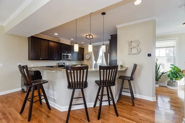 $3,300 | 415 North President Street, Unit A, Wheaton, IL 60187