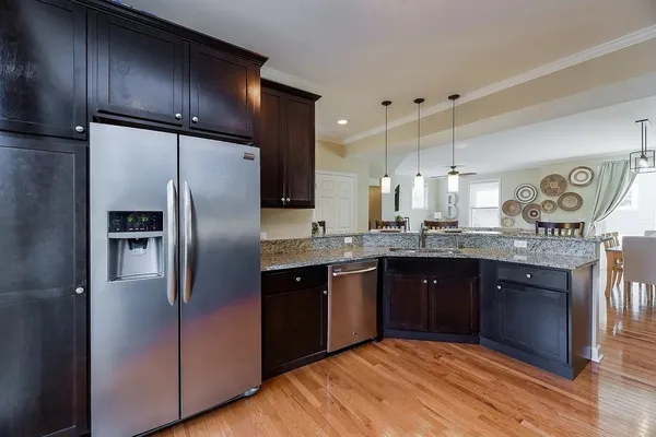 $3,300 | 415 North President Street, Unit A, Wheaton, IL 60187
