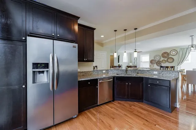 $3,300 | 415 North President Street, Unit A, Wheaton, IL 60187