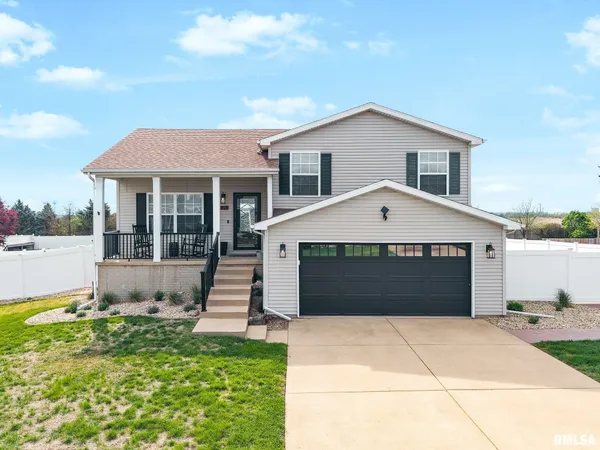 $289,900 | 1821 Parkfield Drive, Pekin, IL 61554