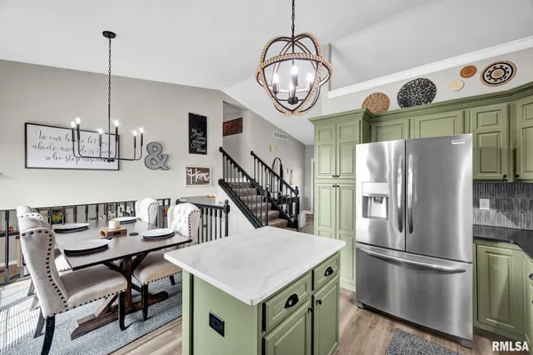 $289,900 | 1821 Parkfield Drive, Pekin, IL 61554