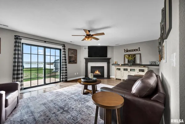 $289,900 | 1821 Parkfield Drive, Pekin, IL 61554