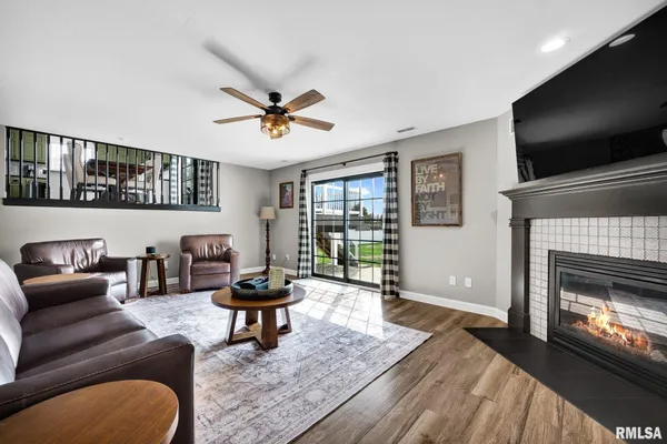 $289,900 | 1821 Parkfield Drive, Pekin, IL 61554