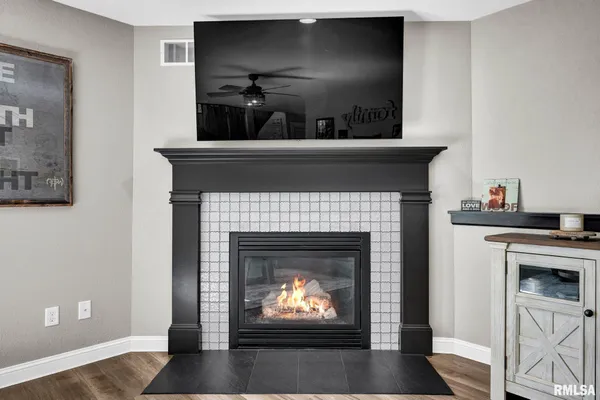 $289,900 | 1821 Parkfield Drive, Pekin, IL 61554