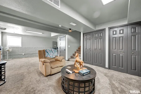 $289,900 | 1821 Parkfield Drive, Pekin, IL 61554