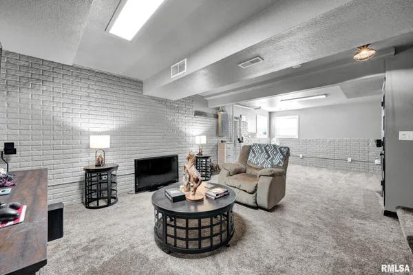 $289,900 | 1821 Parkfield Drive, Pekin, IL 61554