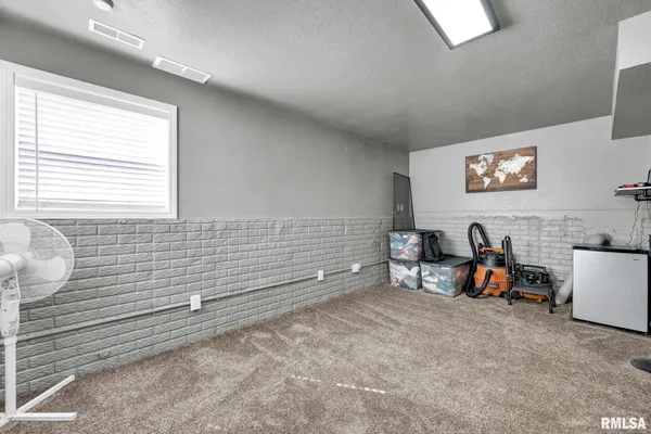 $289,900 | 1821 Parkfield Drive, Pekin, IL 61554