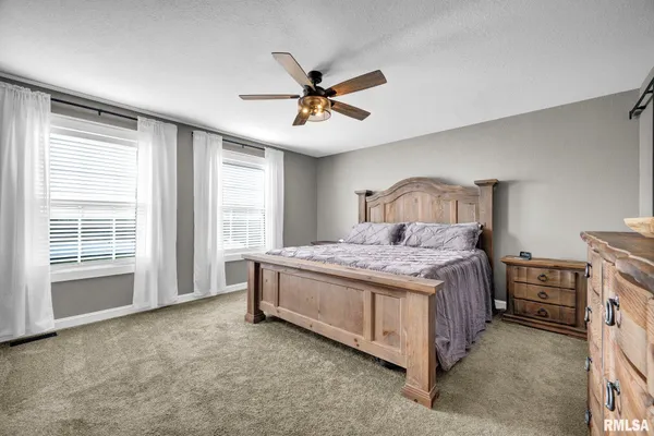 $289,900 | 1821 Parkfield Drive, Pekin, IL 61554