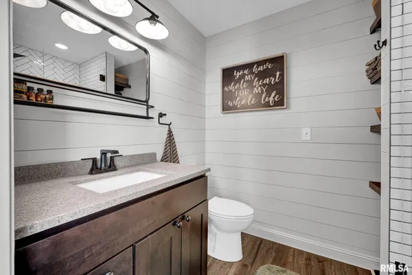 $289,900 | 1821 Parkfield Drive, Pekin, IL 61554