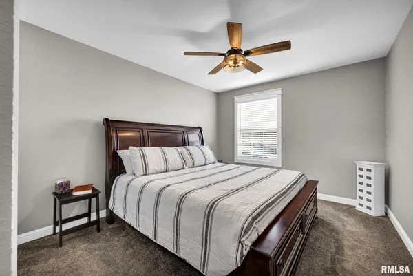 $289,900 | 1821 Parkfield Drive, Pekin, IL 61554