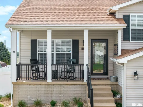 $289,900 | 1821 Parkfield Drive, Pekin, IL 61554