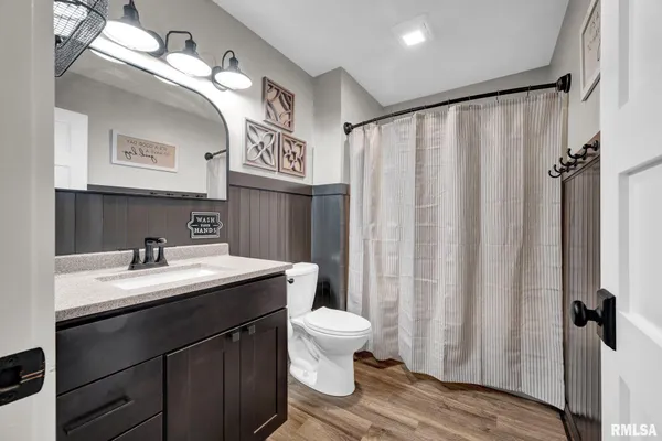 $289,900 | 1821 Parkfield Drive, Pekin, IL 61554