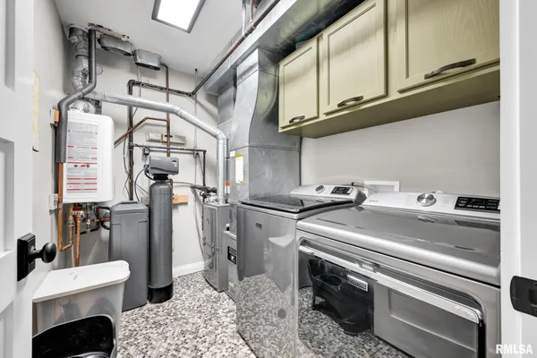 $289,900 | 1821 Parkfield Drive, Pekin, IL 61554