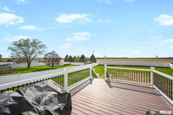 $289,900 | 1821 Parkfield Drive, Pekin, IL 61554