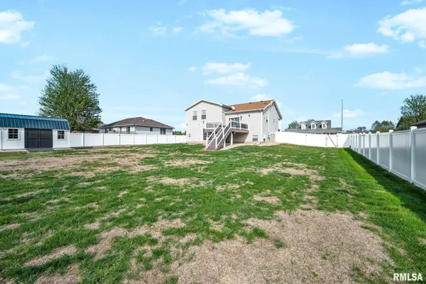 $289,900 | 1821 Parkfield Drive, Pekin, IL 61554