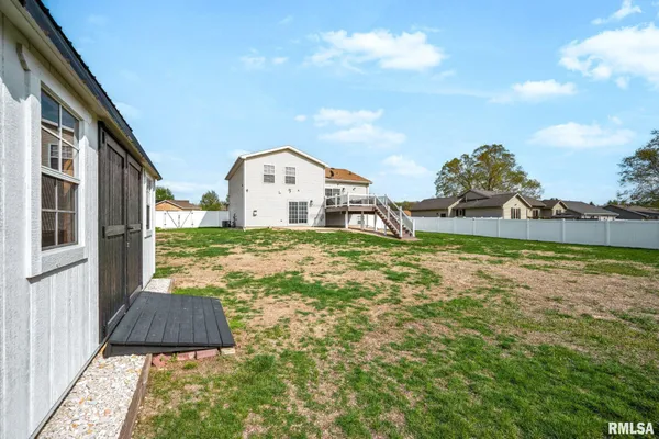 $289,900 | 1821 Parkfield Drive, Pekin, IL 61554