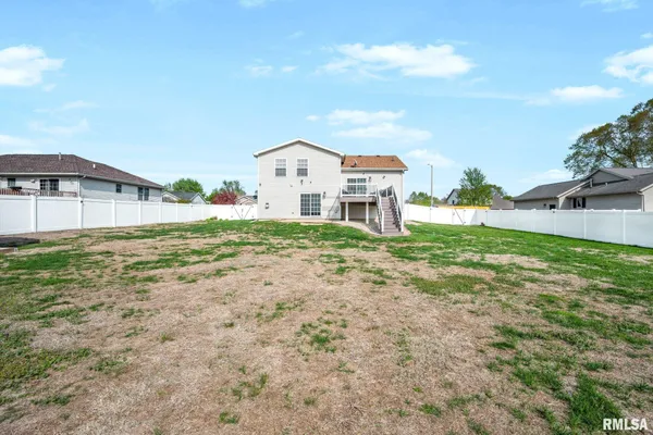 $289,900 | 1821 Parkfield Drive, Pekin, IL 61554