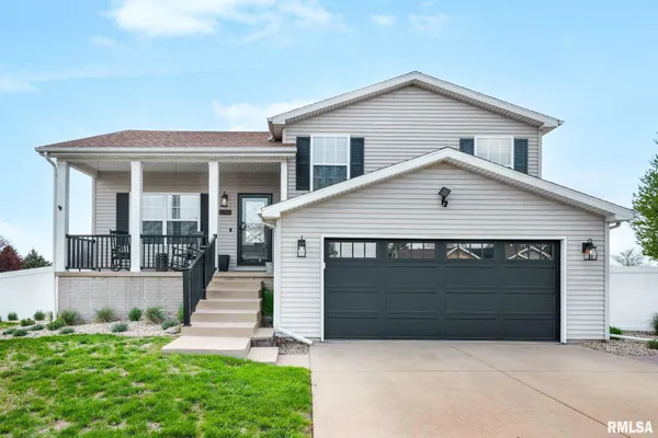 $289,900 | 1821 Parkfield Drive, Pekin, IL 61554