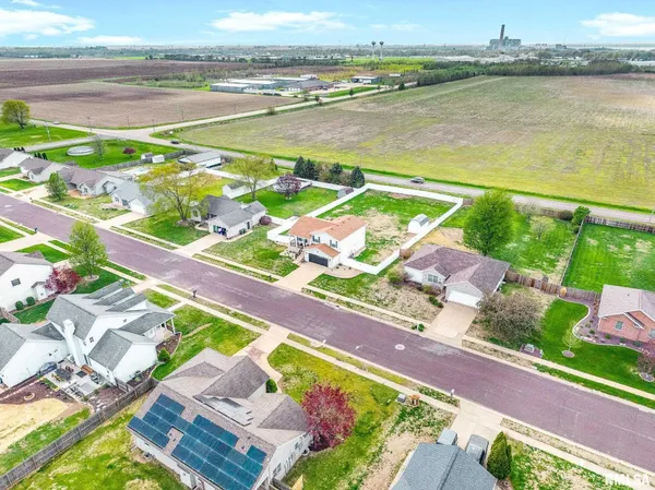 $289,900 | 1821 Parkfield Drive, Pekin, IL 61554