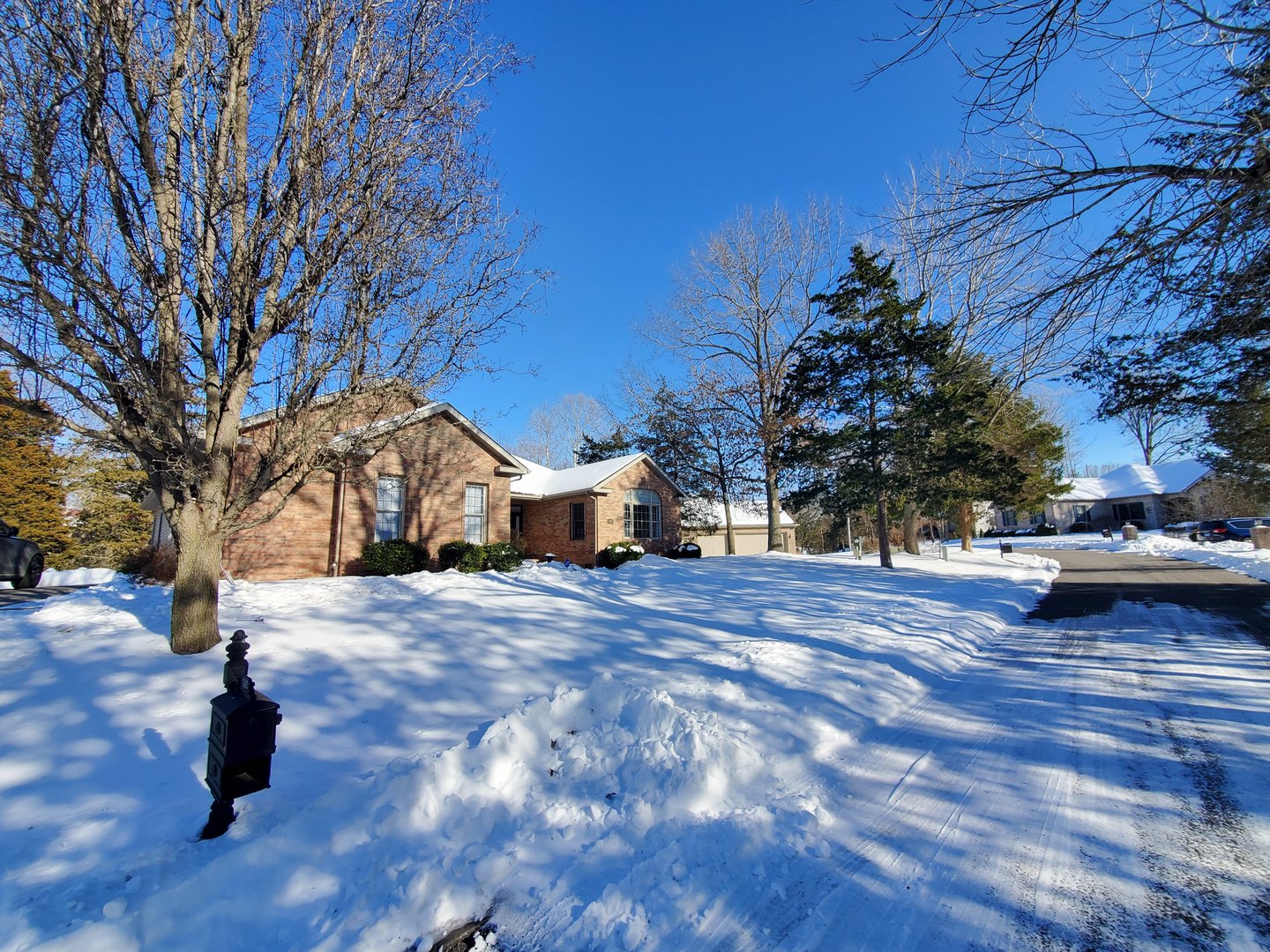 1142 Cedar Ridge Drive Carbondale, IL 62901 - Photo 2 of 69