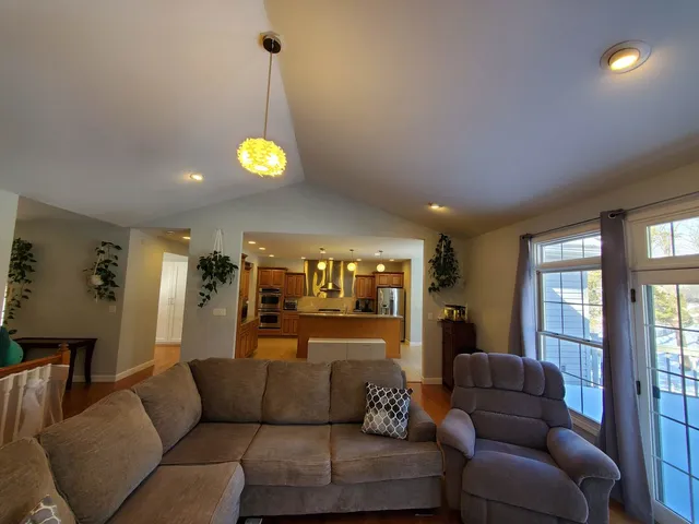 $389,900 | 1142 Cedar Ridge Drive, Carbondale, IL 62901