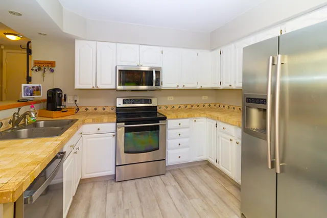 $265,000 | 936 Chase Court, Gurnee, IL 60031