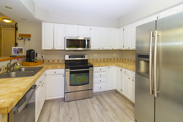 936 Chase Court Gurnee, IL 60031 - Photo 5 of 15 a kitchen with a sink a stove and refrigerator