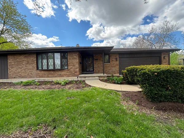 $299,900 | 765 Algona Avenue, Elgin, IL 60120
