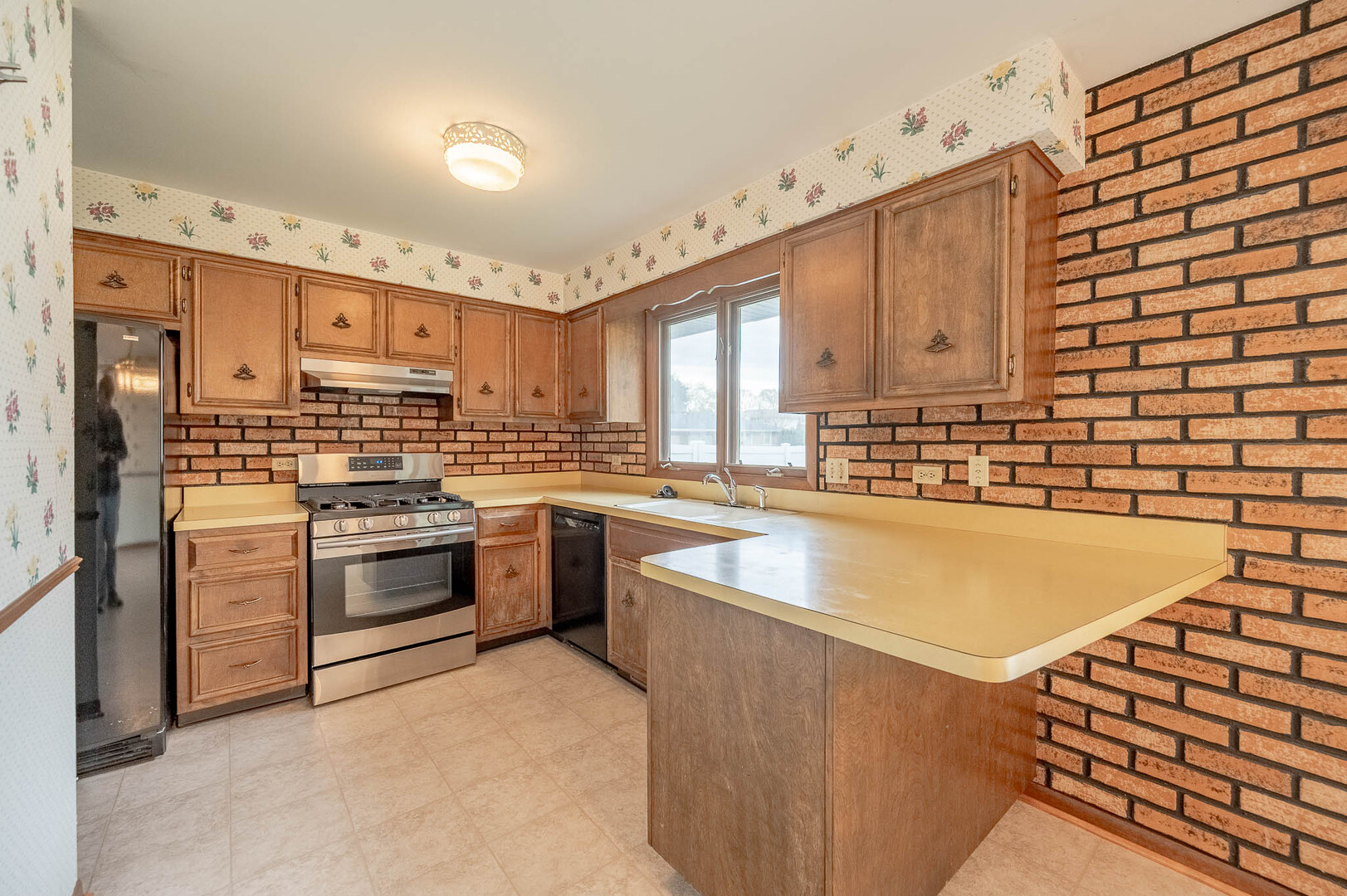765 Algona Avenue Elgin, IL 60120 - Photo 4 of 13 a kitchen with stainless steel appliances granite countertop a stove a sink and a refrigerator