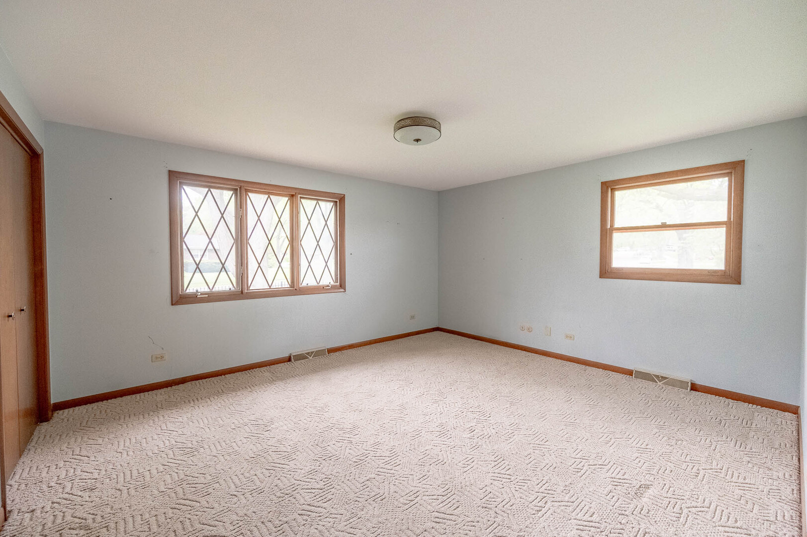 765 Algona Avenue Elgin, IL 60120 - Photo 9 of 13 a view of an empty room with a window