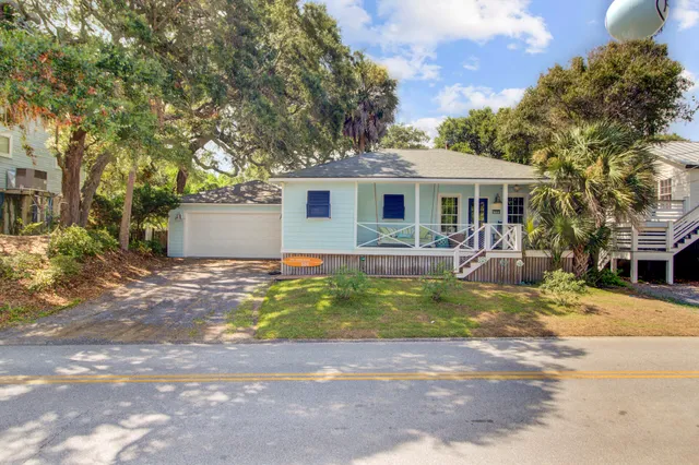 $998,500 | 504 East Cooper Avenue, Folly Beach, SC 29439