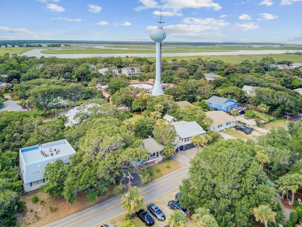 $975,000 | 504 East Cooper Avenue, Folly Beach, SC 29439