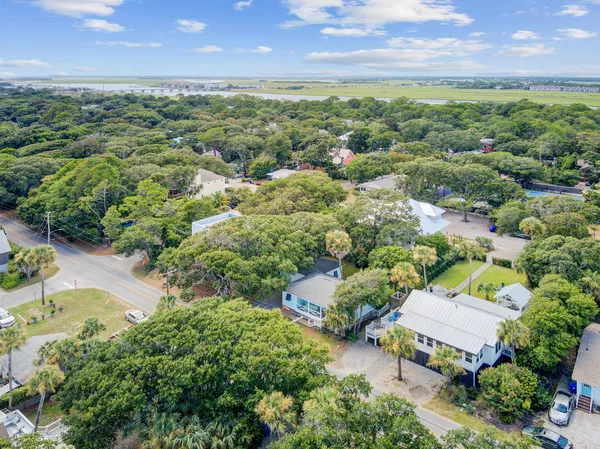 $975,000 | 504 East Cooper Avenue, Folly Beach, SC 29439