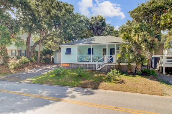 $975,000 | 504 East Cooper Avenue, Folly Beach, SC 29439