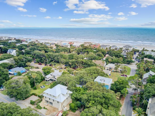 $975,000 | 504 East Cooper Avenue, Folly Beach, SC 29439