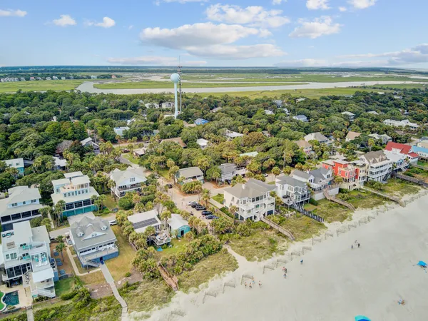 $975,000 | 504 East Cooper Avenue, Folly Beach, SC 29439