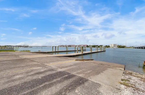 $975,000 | 504 East Cooper Avenue, Folly Beach, SC 29439