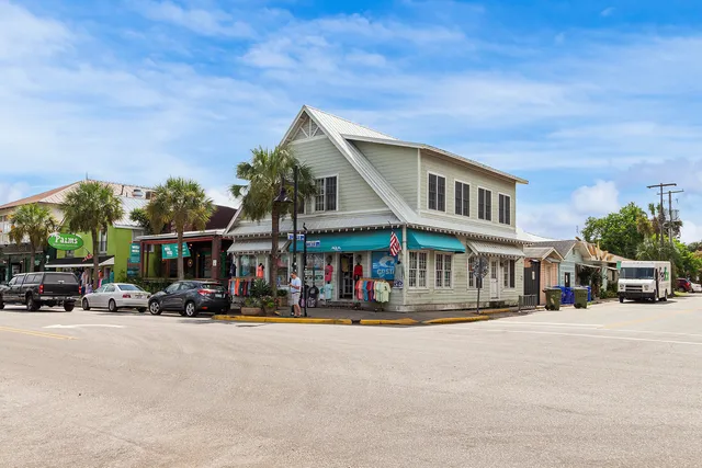 $998,500 | 504 East Cooper Avenue, Folly Beach, SC 29439