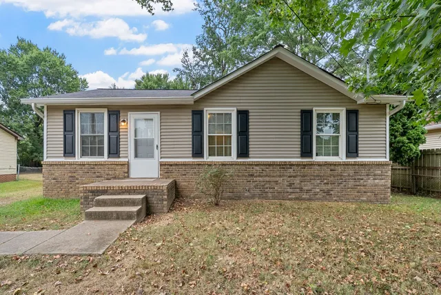 $1,500 | 352 Woodale Drive, Clarksville, TN 37042