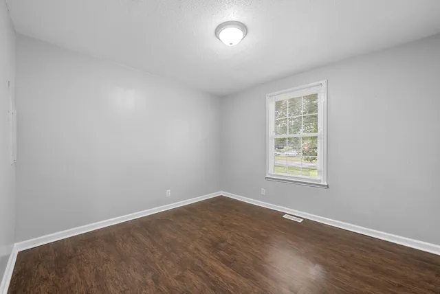 $1,500 | 352 Woodale Drive, Clarksville, TN 37042