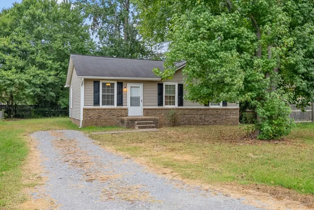 $1,500 | 352 Woodale Drive, Clarksville, TN 37042