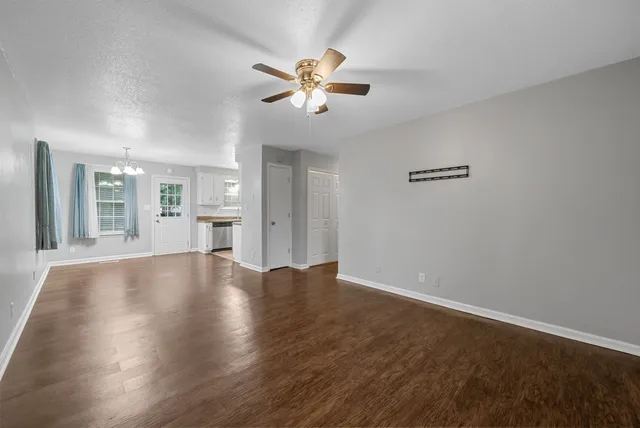 $1,500 | 352 Woodale Drive, Clarksville, TN 37042