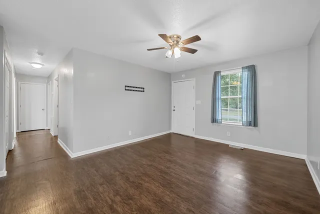 $1,500 | 352 Woodale Drive, Clarksville, TN 37042