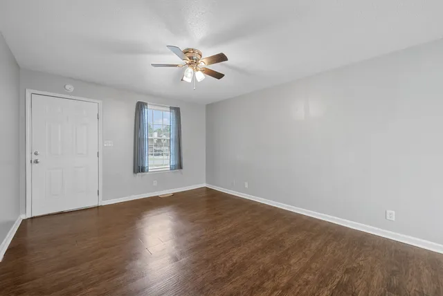 $1,500 | 352 Woodale Drive, Clarksville, TN 37042