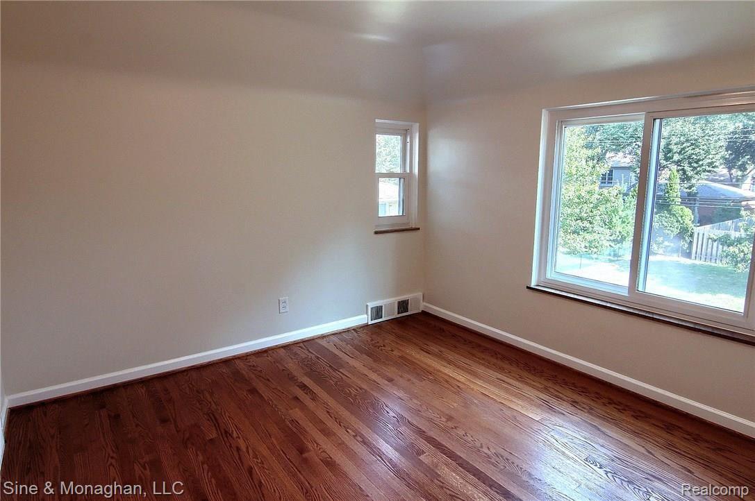 580 Roslyn Road Grosse Pointe, MI 48236 - Photo 8 of 29 2nd_Bedroom.jpg