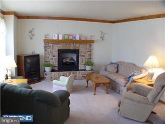 30 South Cedar Avenue Maple Shade, NJ 08052 - Photo 2 of 12 Living Room