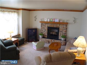 30 South Cedar Avenue Maple Shade, NJ 08052 - Photo 3 of 12 Living Room