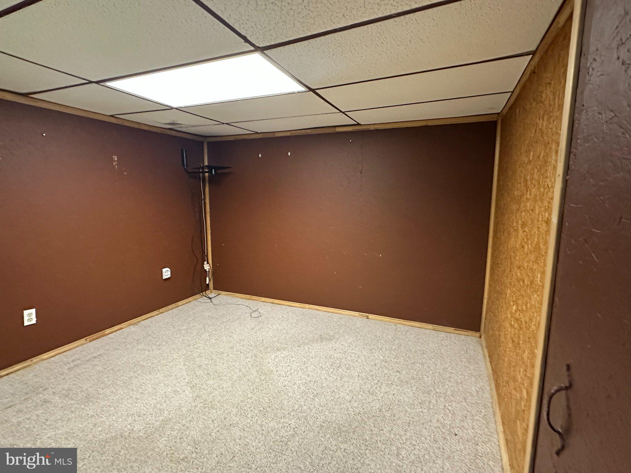 6 Chiming Road New Castle, DE 19720 - Photo 21 of 31 Versatile space ready for transformation.