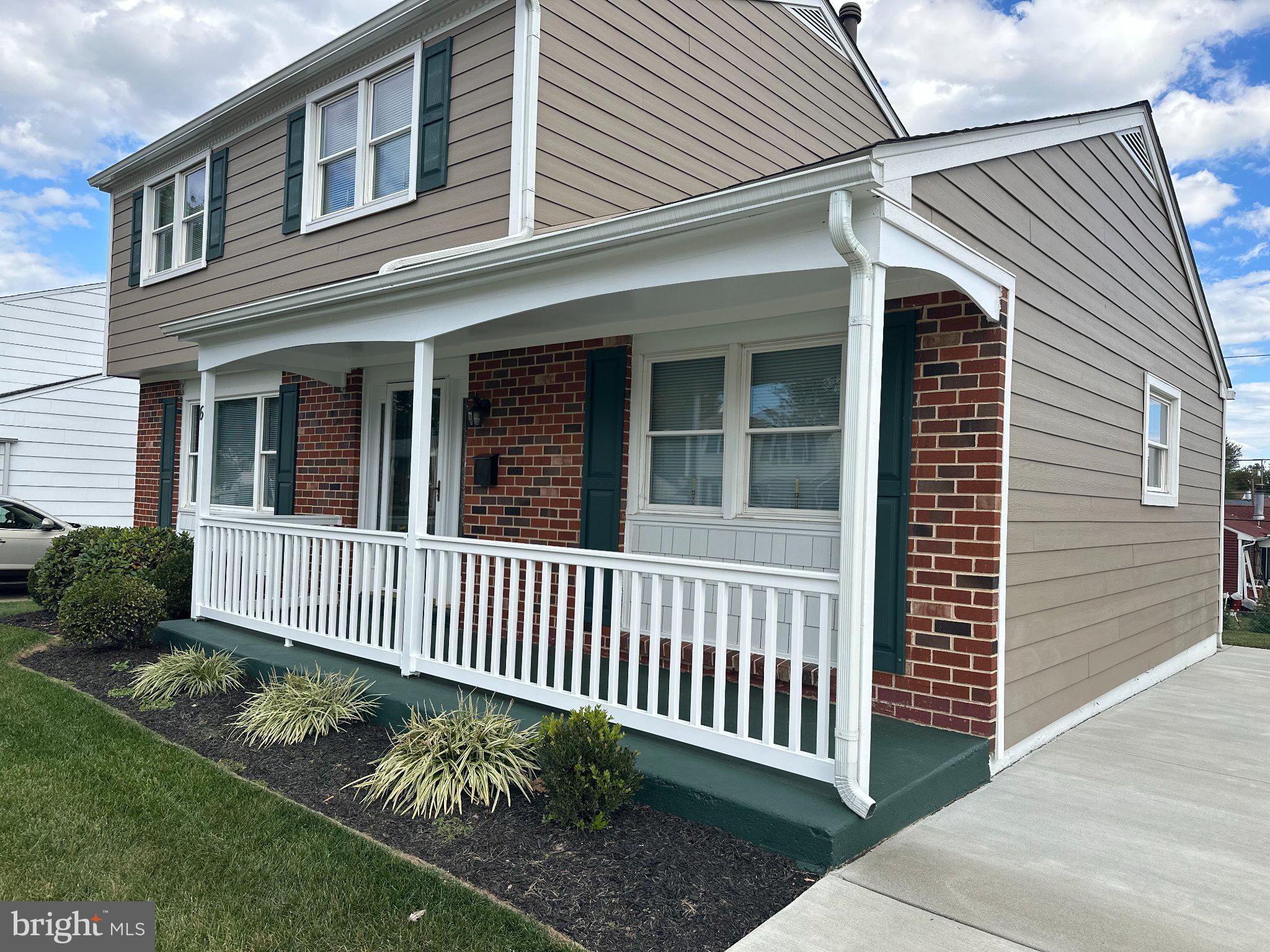 6 Chiming Road New Castle, DE 19720 - Photo 3 of 31 Charming home with inviting porch.